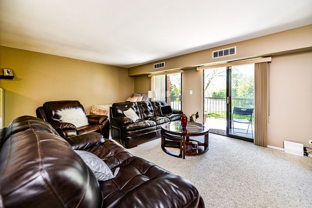 1415 E Central Road 206A, Arlington Heights, IL 60005