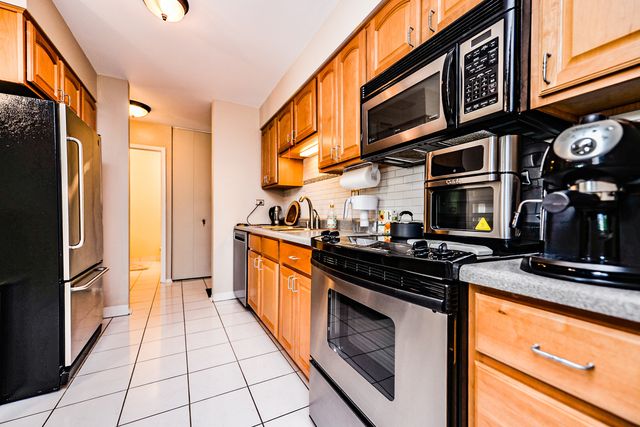 1415 E Central Road 206A, Arlington Heights, IL 60005