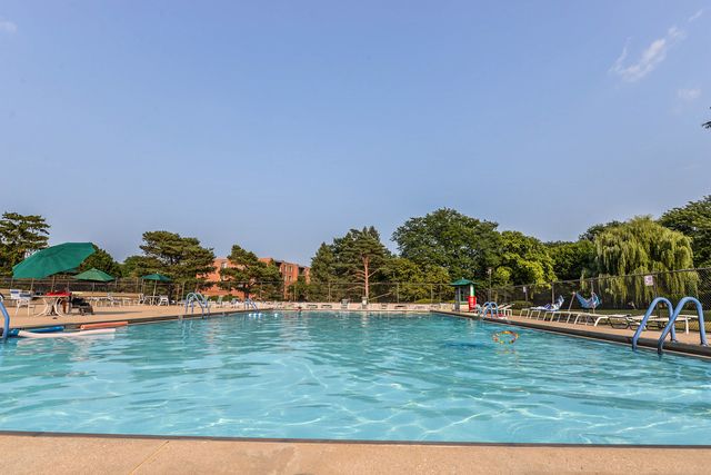 1415 E Central Road 206A, Arlington Heights, IL 60005