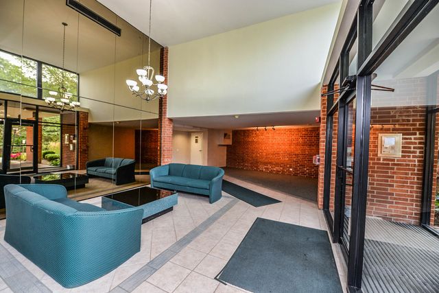 1415 E Central Road 206A, Arlington Heights, IL 60005