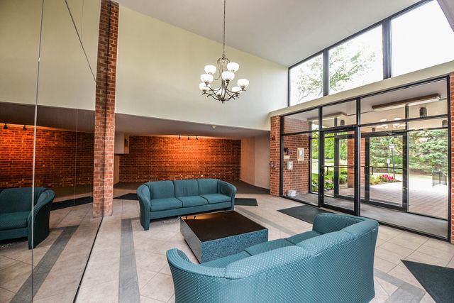 1415 E Central Road 206A, Arlington Heights, IL 60005