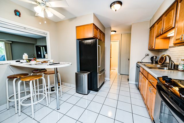 1415 E Central Road 206A, Arlington Heights, IL 60005