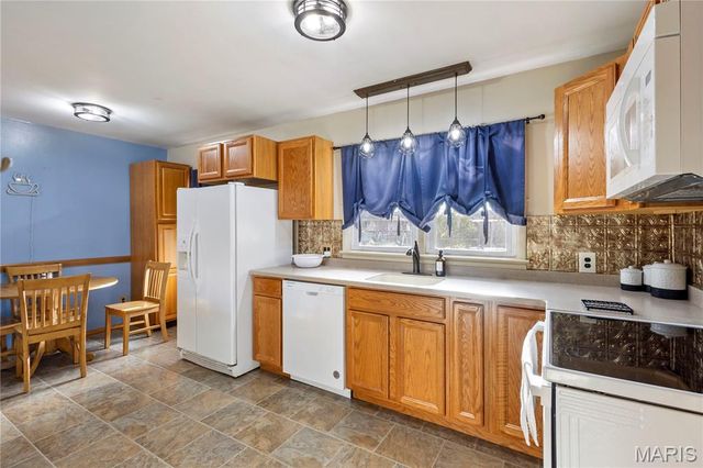 911 S Prairie Street, Sikeston, MO 63801