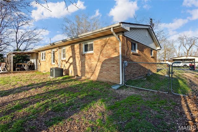 911 S Prairie Street, Sikeston, MO 63801