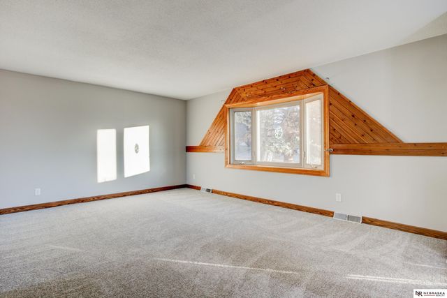 11430 Sunburst Street, Omaha, NE 68164