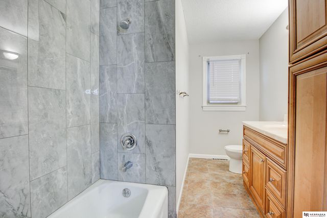 11430 Sunburst Street, Omaha, NE 68164