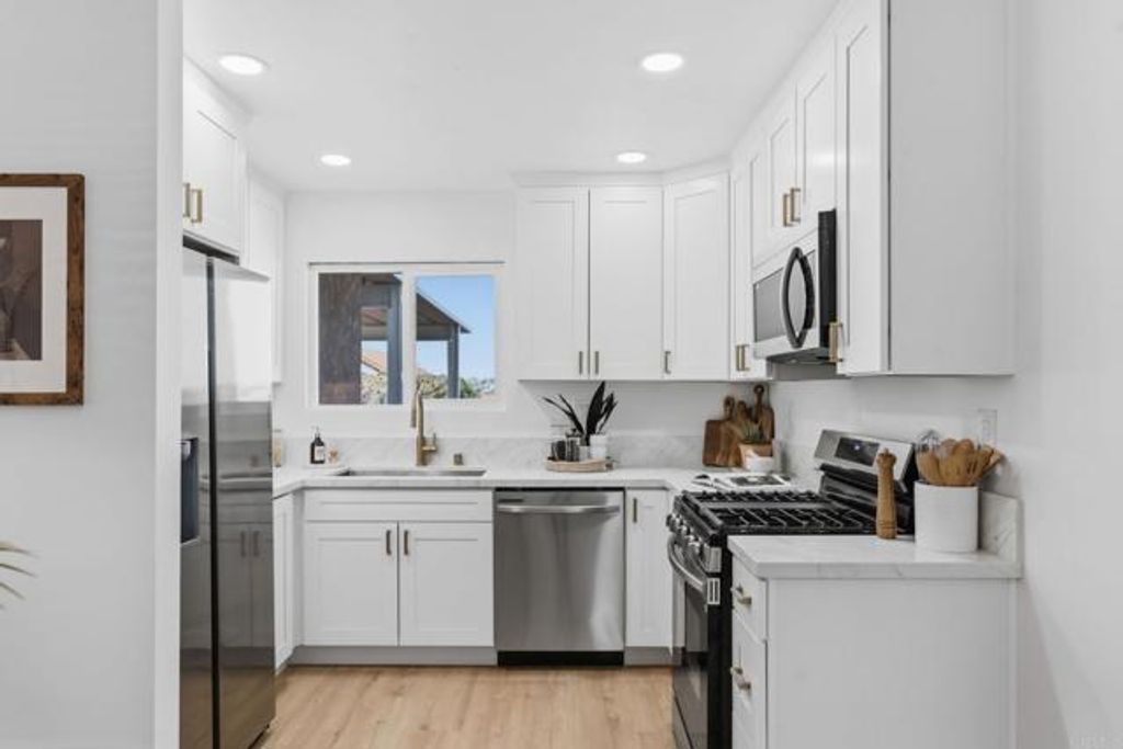 6729 Mezin Way, San Diego, CA 92114