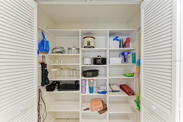 3946 WILSHIRE CIRCLE E 168, Sarasota, FL 34238