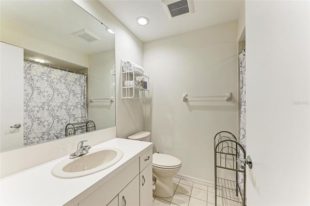 3946 WILSHIRE CIRCLE E 168, Sarasota, FL 34238