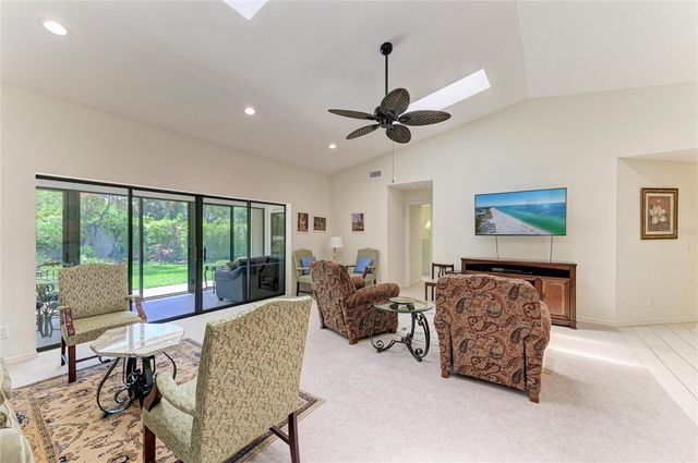 3946 WILSHIRE CIRCLE E 168, Sarasota, FL 34238