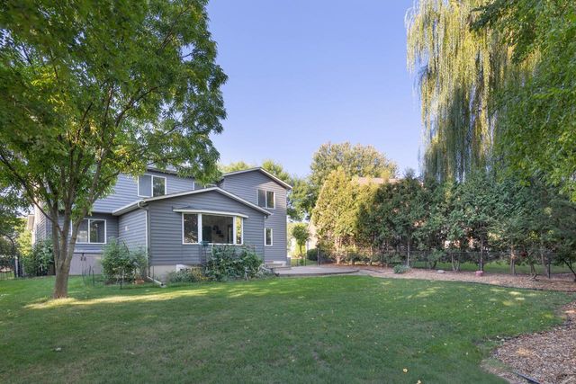 8818 Belvedere Drive, Eden Prairie, MN 55347