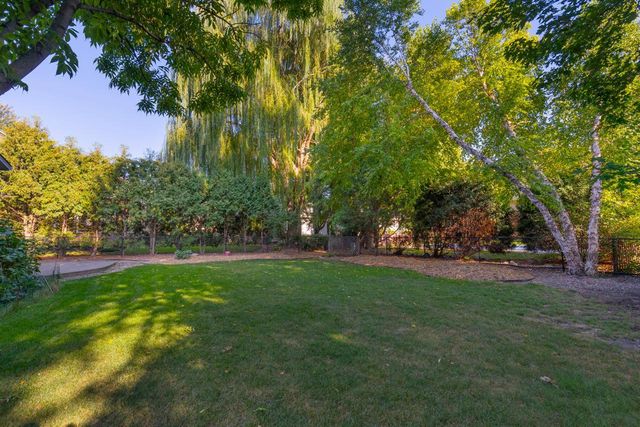 8818 Belvedere Drive, Eden Prairie, MN 55347