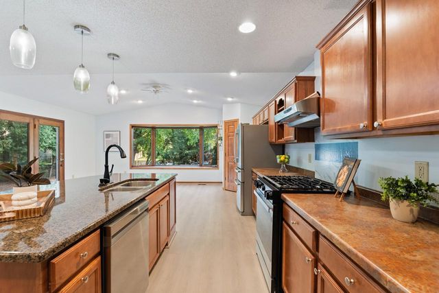 8818 Belvedere Drive, Eden Prairie, MN 55347