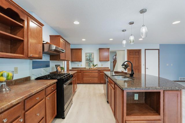 8818 Belvedere Drive, Eden Prairie, MN 55347