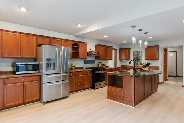8818 Belvedere Drive, Eden Prairie, MN 55347
