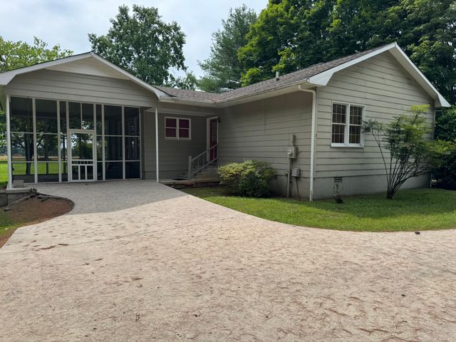 30 W Paradise Dr, Winchester, TN 37398