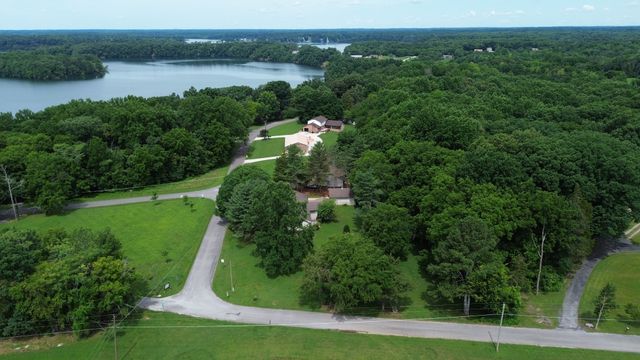 30 W Paradise Dr, Winchester, TN 37398