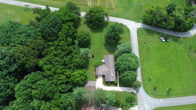 30 W Paradise Dr, Winchester, TN 37398