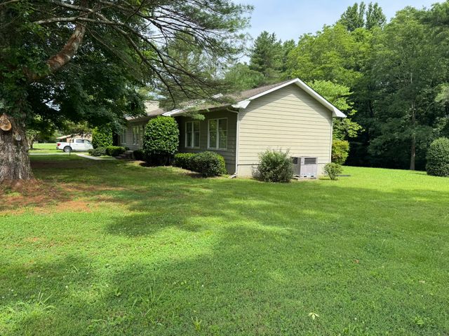 30 W Paradise Dr, Winchester, TN 37398