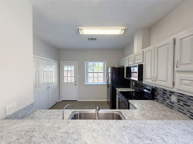 954 S Old Orchard Lane, Lewisville, TX 75067