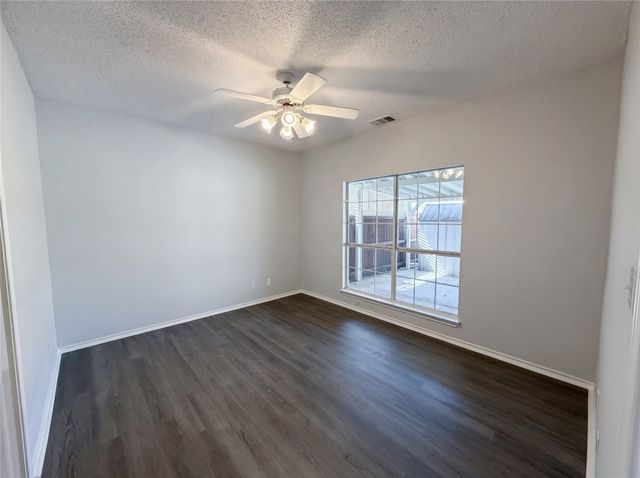 954 S Old Orchard Lane, Lewisville, TX 75067