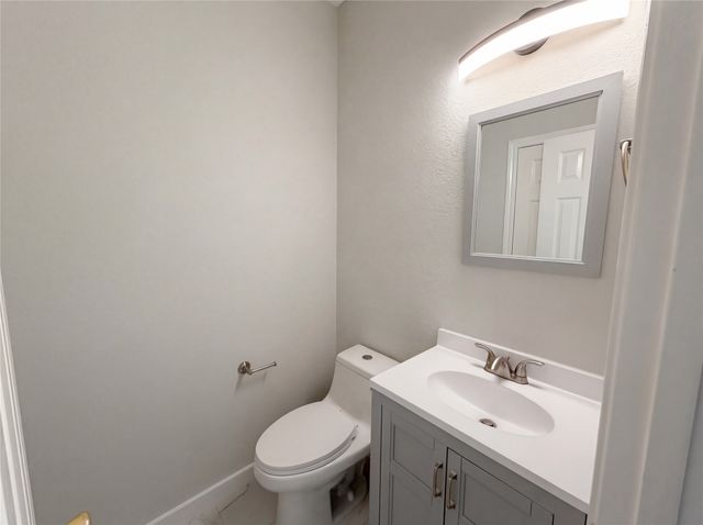 954 S Old Orchard Lane, Lewisville, TX 75067