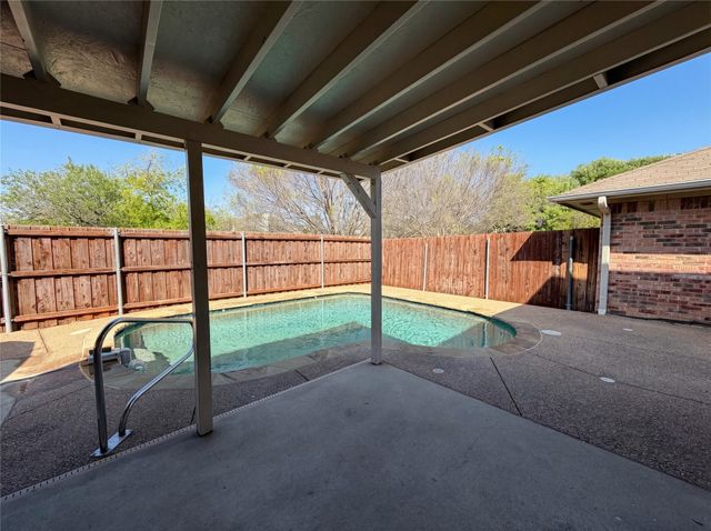 954 S Old Orchard Lane, Lewisville, TX 75067