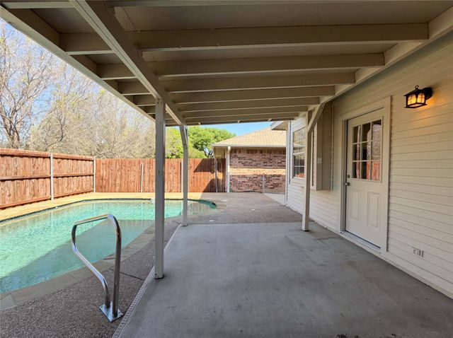 954 S Old Orchard Lane, Lewisville, TX 75067