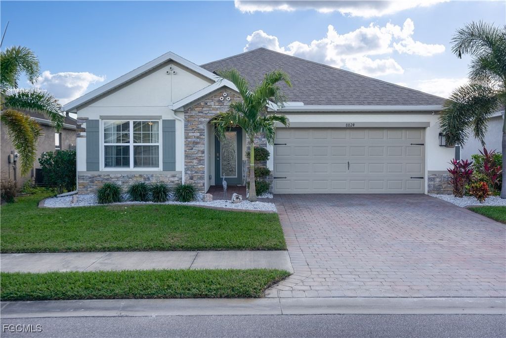 8824 Cascade Price CIR, North Fort Myers, FL 33917
