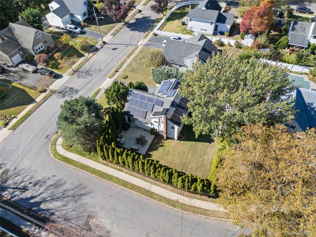 27 Gaylore Drive S, Amityville, NY 11701