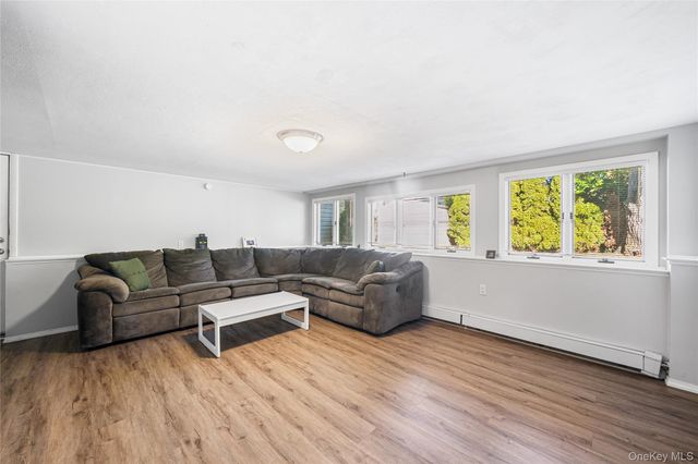 27 Gaylore Drive S, Amityville, NY 11701