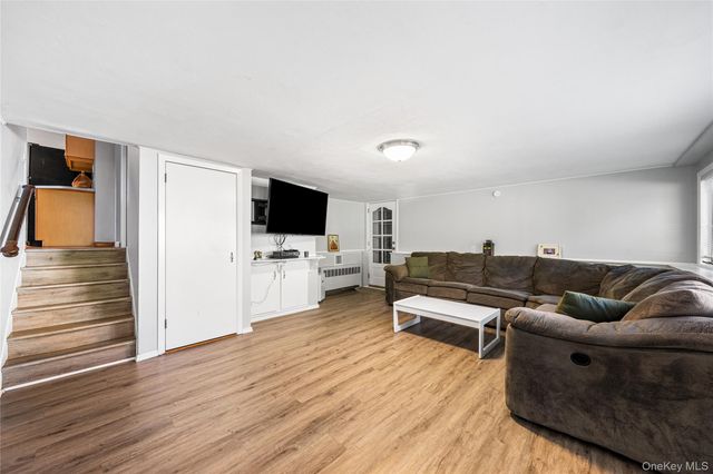 27 Gaylore Drive S, Amityville, NY 11701