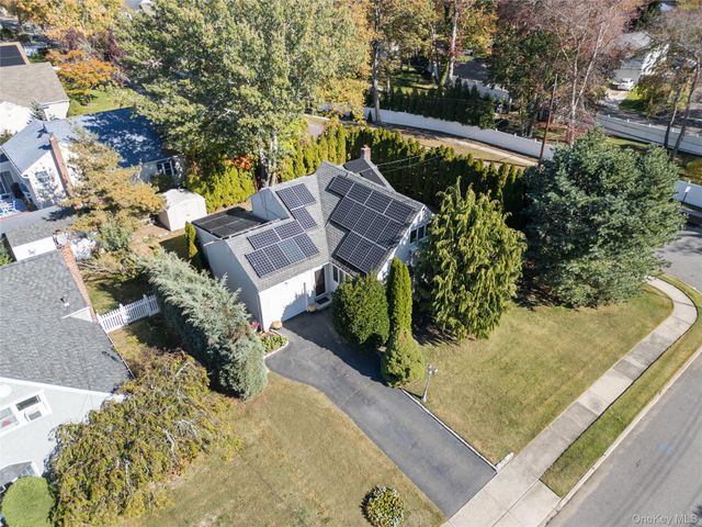 27 Gaylore Drive S, Amityville, NY 11701