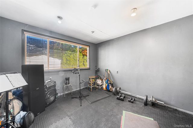 27 Gaylore Drive S, Amityville, NY 11701