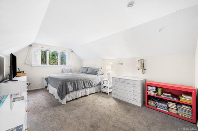 27 Gaylore Drive S, Amityville, NY 11701