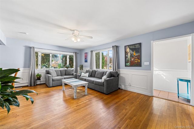 27 Gaylore Drive S, Amityville, NY 11701