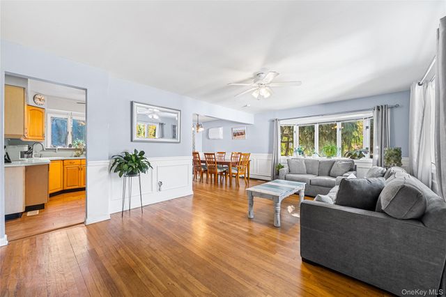 27 Gaylore Drive S, Amityville, NY 11701