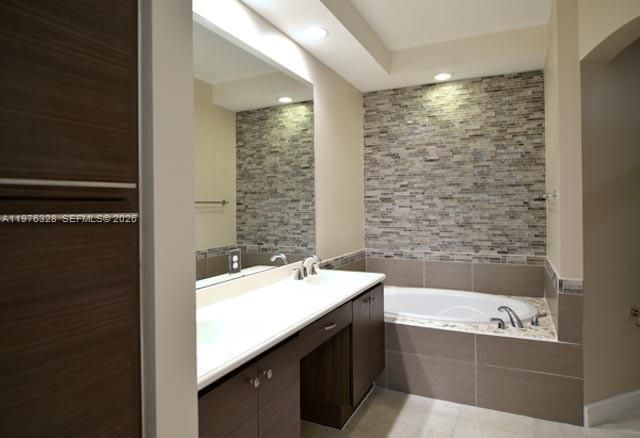 3020 NW 125th Ave 311, Sunrise, FL 33323