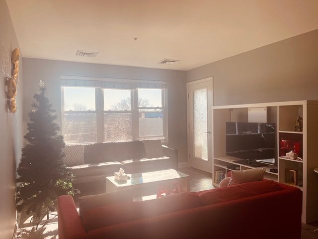 318 Rindge Ave 304, Cambridge, MA 02140