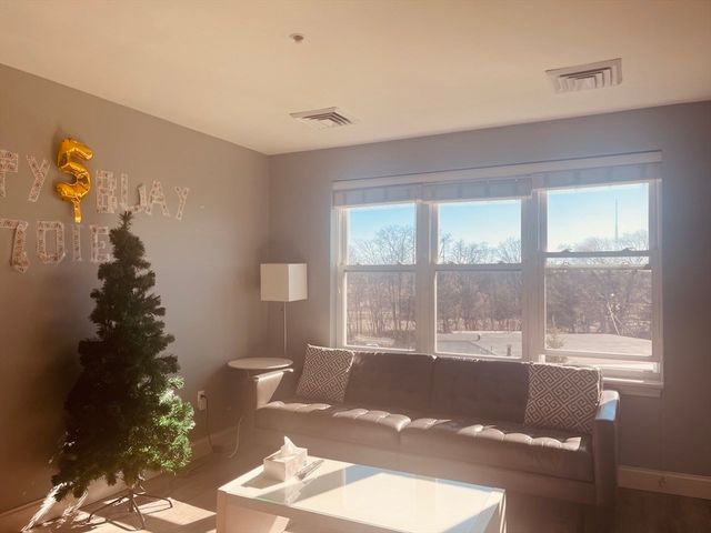 318 Rindge Ave 304, Cambridge, MA 02140