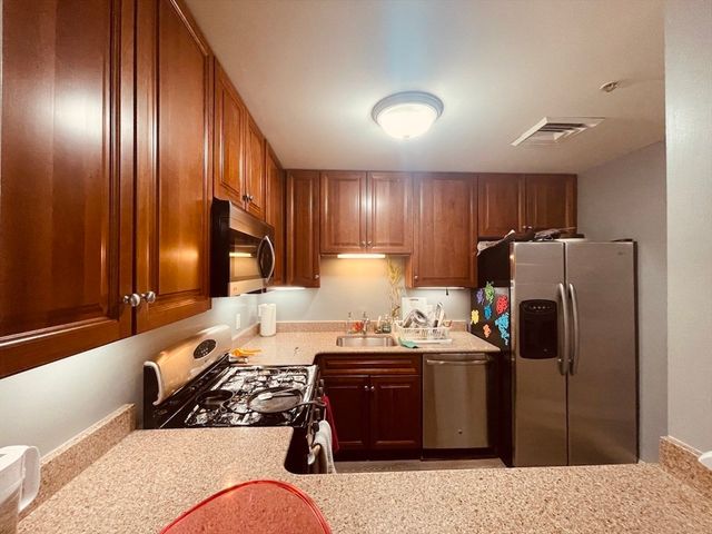 318 Rindge Ave 304, Cambridge, MA 02140