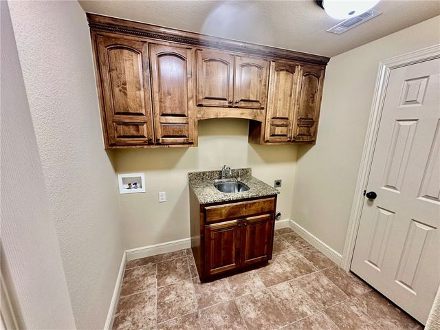6507 W Valley View Road, Rogers, AR 72758