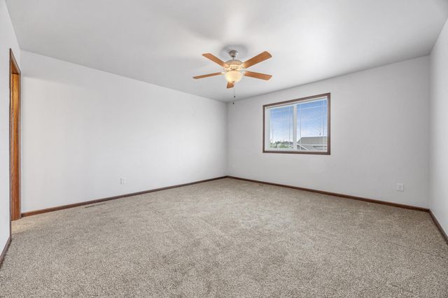 2239 35th Street Circle S, Moorhead, MN 56560