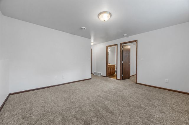 2239 35th Street Circle S, Moorhead, MN 56560