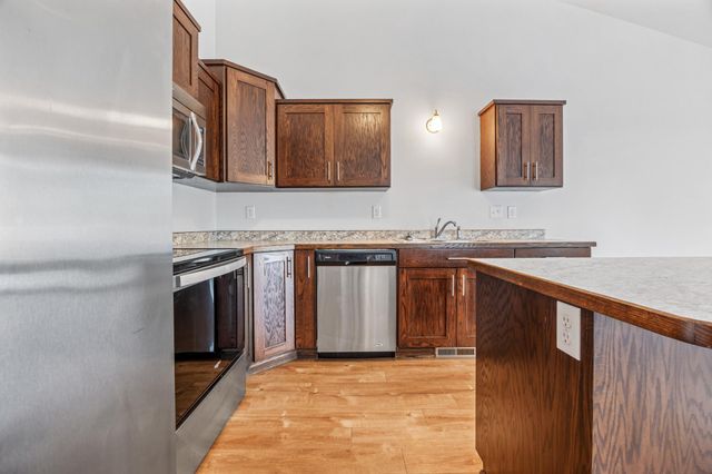 2239 35th Street Circle S, Moorhead, MN 56560