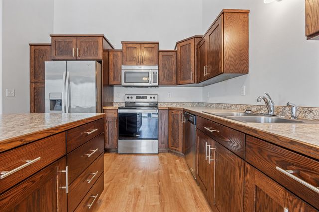 2239 35th Street Circle S, Moorhead, MN 56560