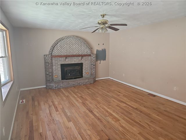 325 FISHERS BRANCH Road, Sissonville, WV 25312