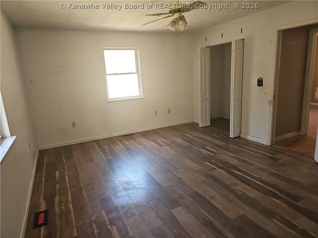 325 FISHERS BRANCH Road, Sissonville, WV 25312