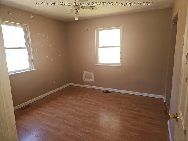 325 FISHERS BRANCH Road, Sissonville, WV 25312
