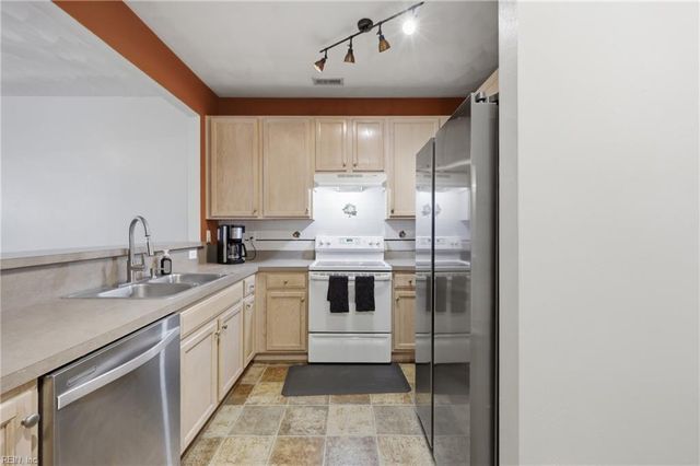 2024 Bizzone CIR, Virginia Beach, VA 23464